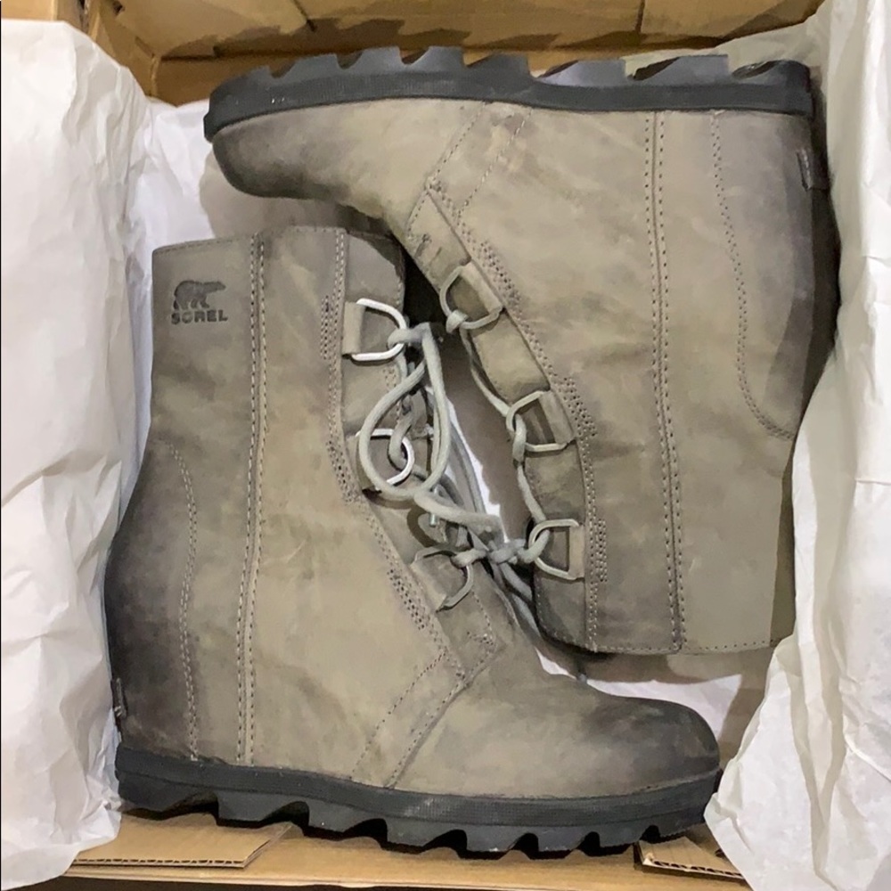 Sorel Joan of Arctic Wedge II in a mink color